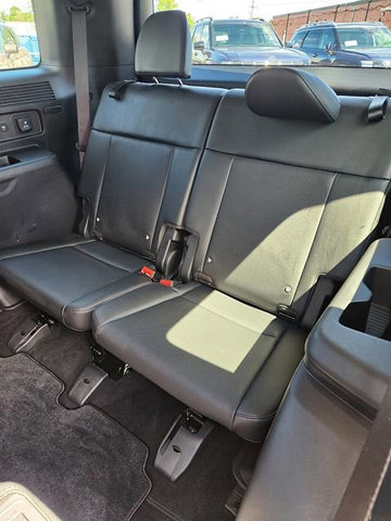 Used 2025 Hyundai Santa Fe Limited AWD/4WD image 11