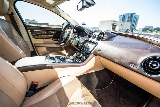 Used 2012 Jaguar XJ image 32