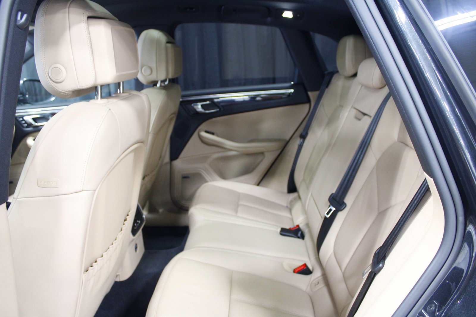 Certified 2025 Porsche Macan image 21