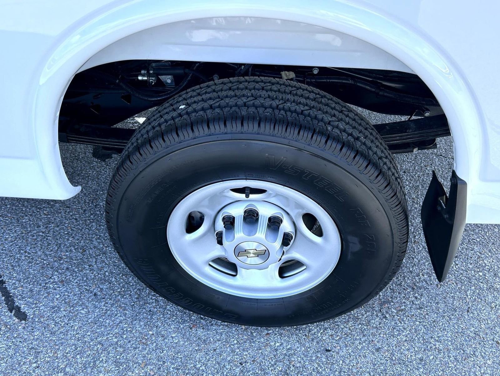 New 2025 Chevrolet Express 2500 Work Van w/ Safety Package RWD image 21