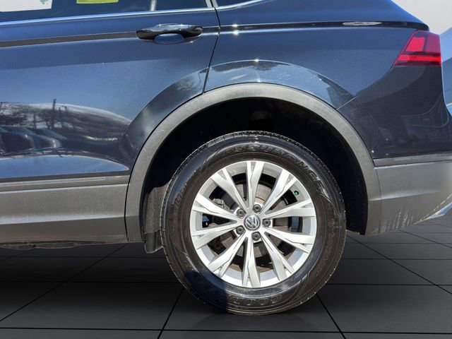 Used 2019 Volkswagen Tiguan SE w/ Panoramic Sunroof Package image 25