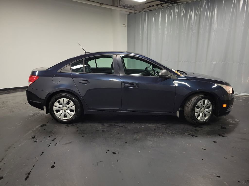 Used 2014 Chevrolet Cruze LS image 10