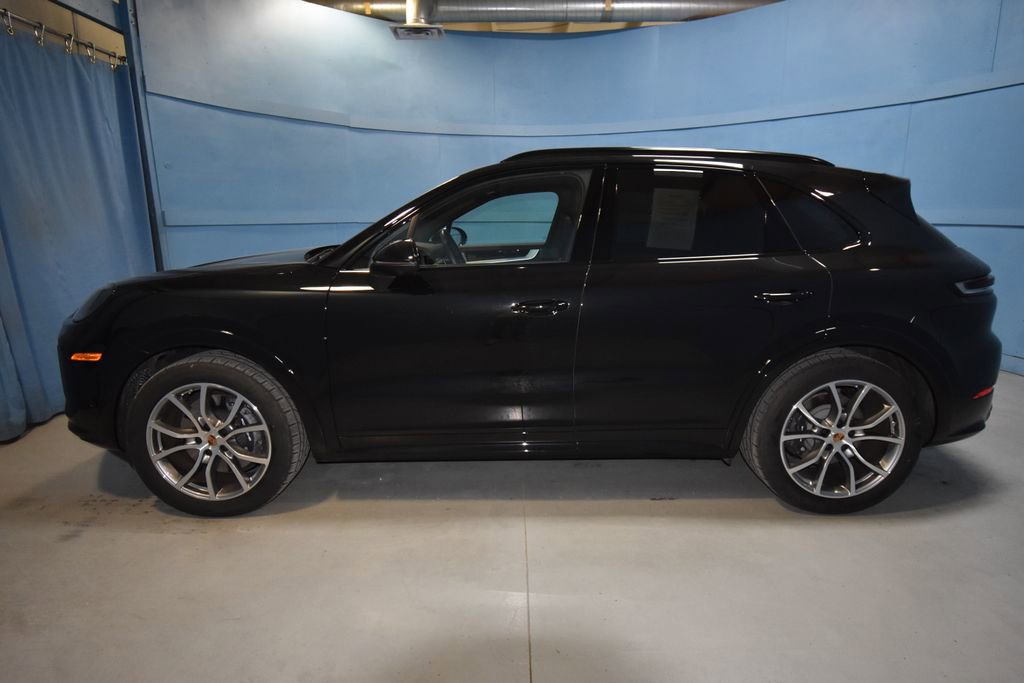 Certified 2025 Porsche Cayenne image 2