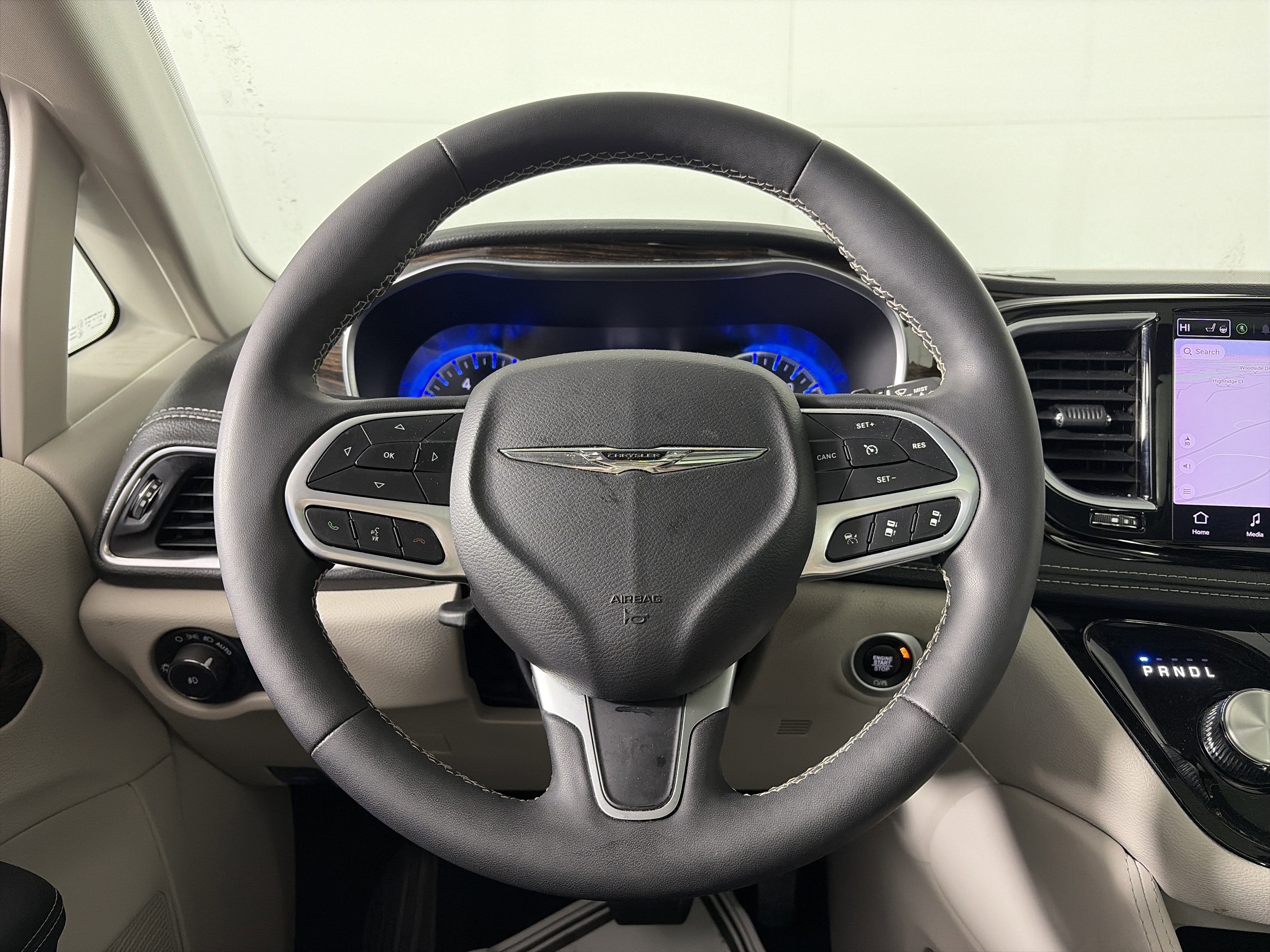 Used 2024 Chrysler Pacifica Limited image 29