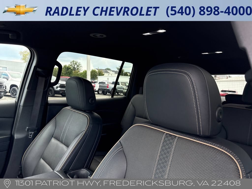 Used 2025 Chevrolet Traverse High Country w/ LPO, Floor Liner Package FWD image 2