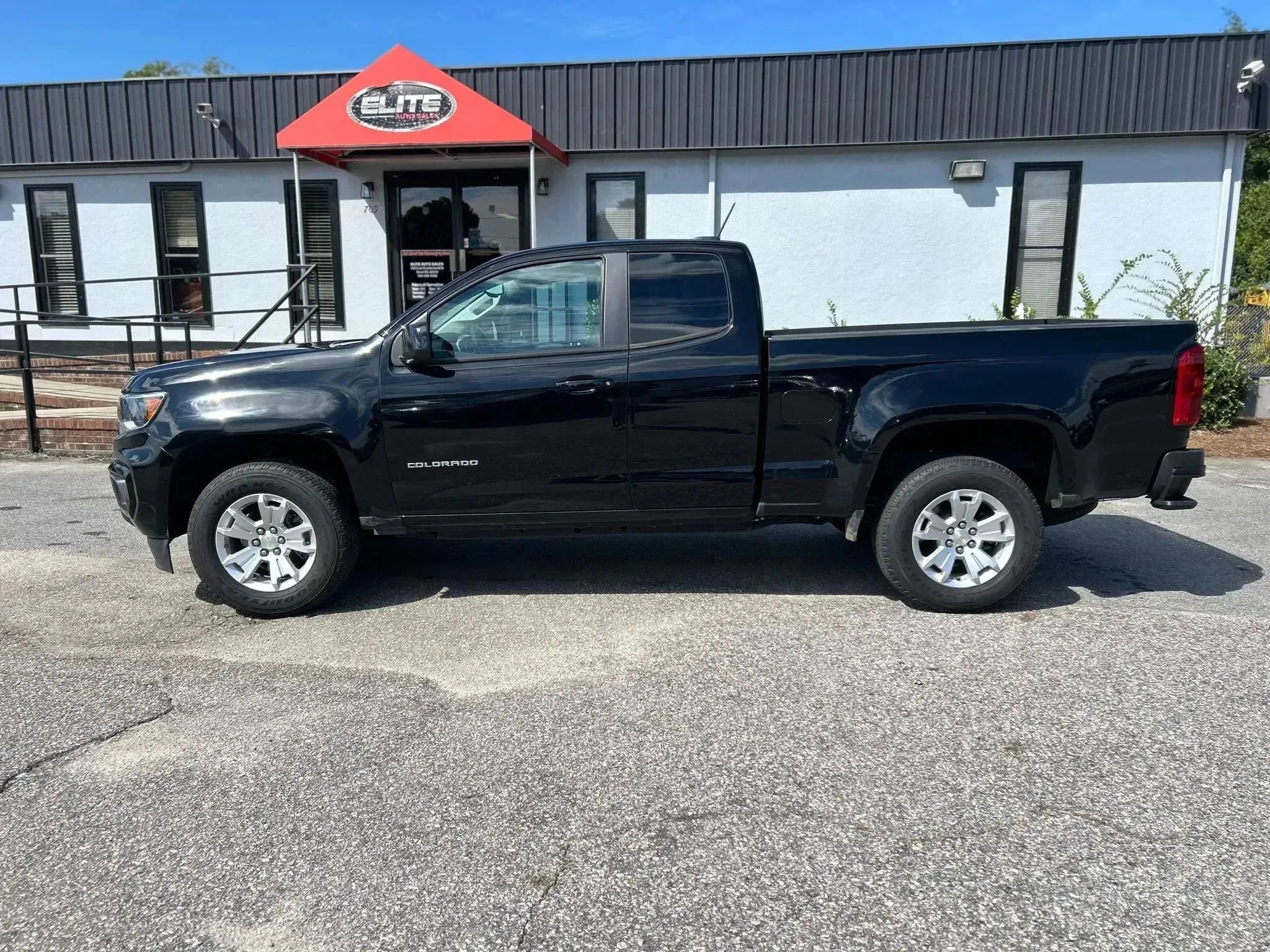 Used 2022 Chevrolet Colorado LT w/ Fleet Safety Package RWD image 10