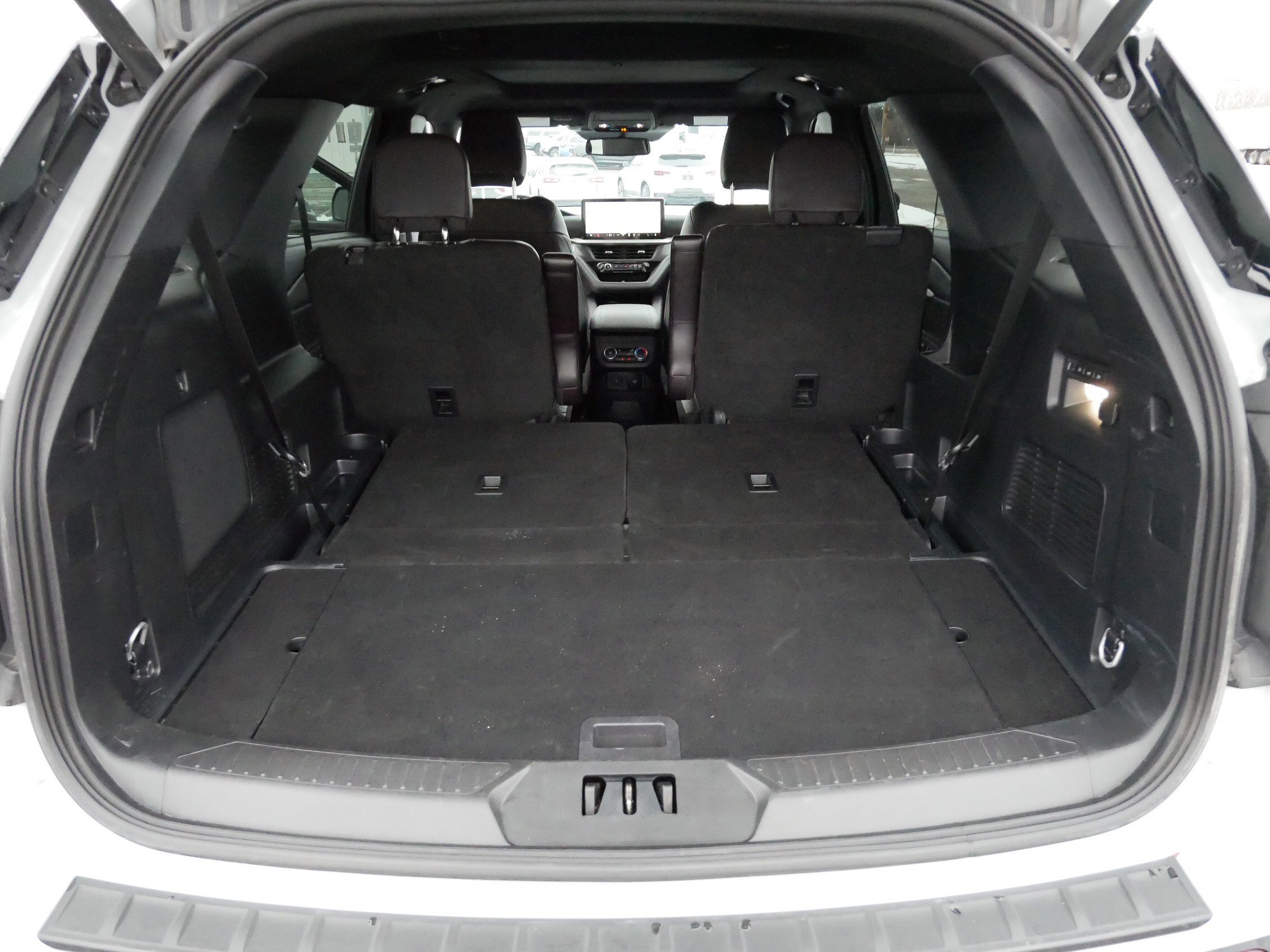 Used 2025 Ford Explorer Platinum w/ LUX Leather Package AWD/4WD image 18