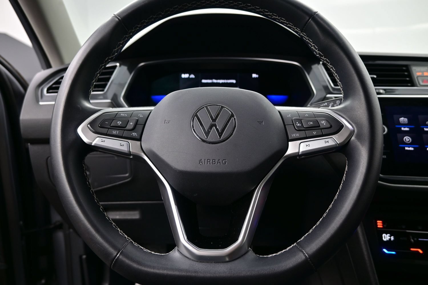 Used 2022 Volkswagen Tiguan SE AWD/4WD image 24