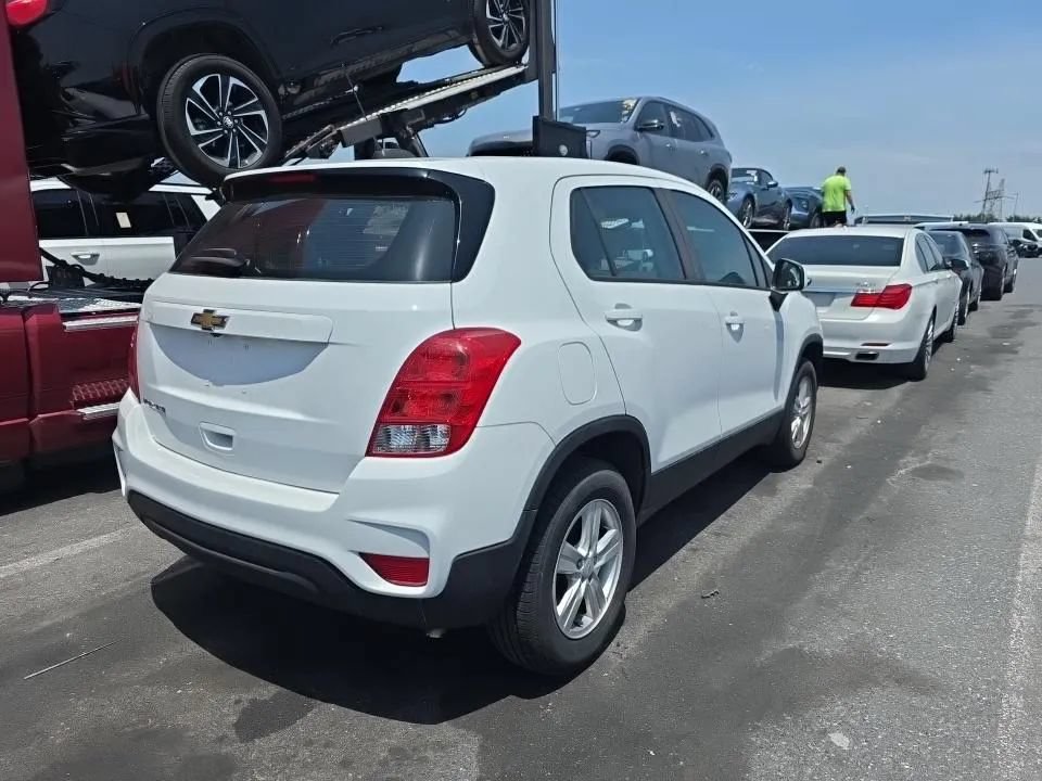 Used 2017 Chevrolet Trax LS AWD/4WD image 3