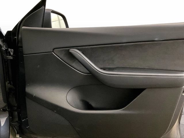 Used 2022 Tesla Model Y Long Range AWD/4WD image 23