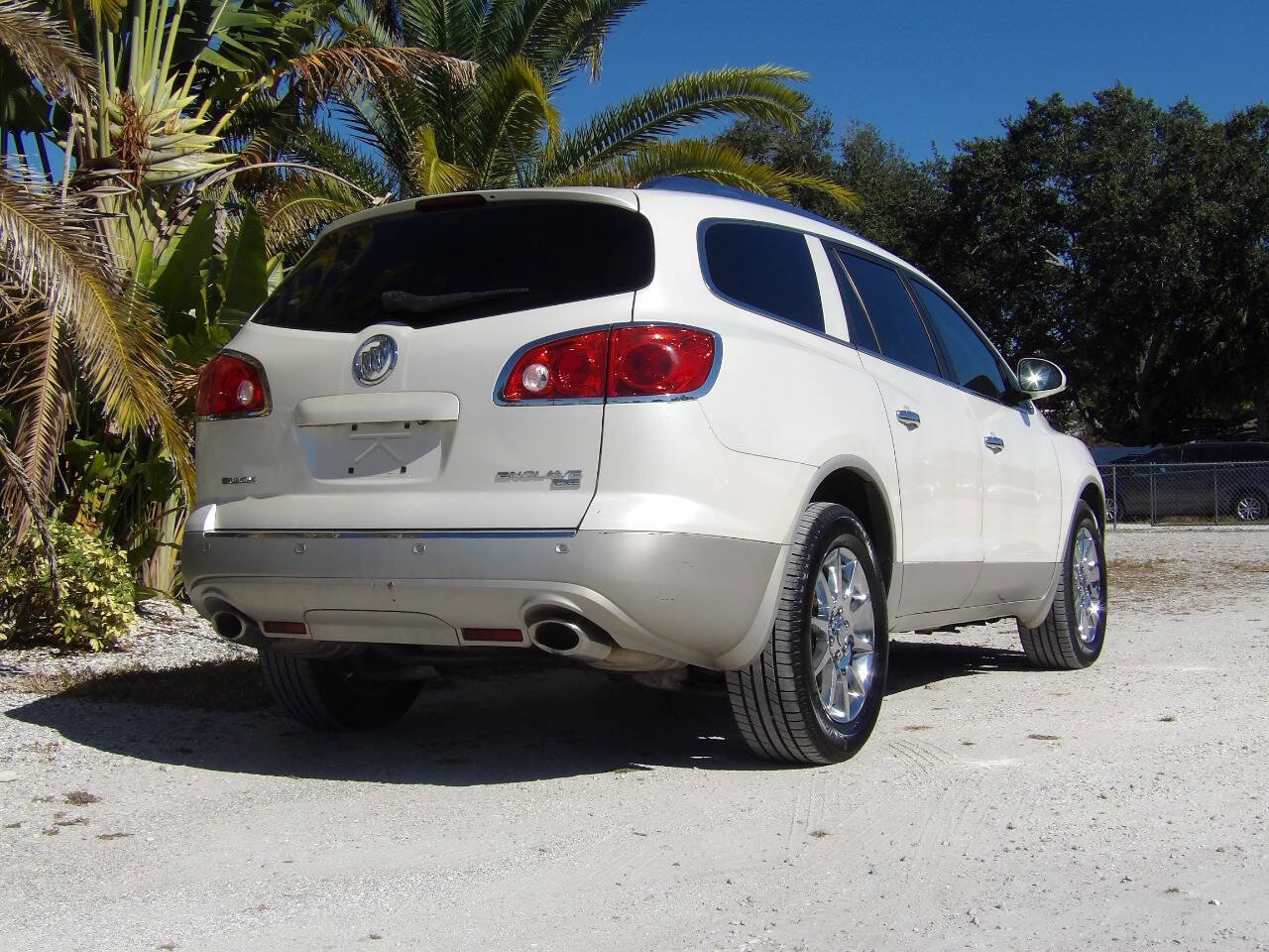 Used 2011 Buick Enclave CXL image 7