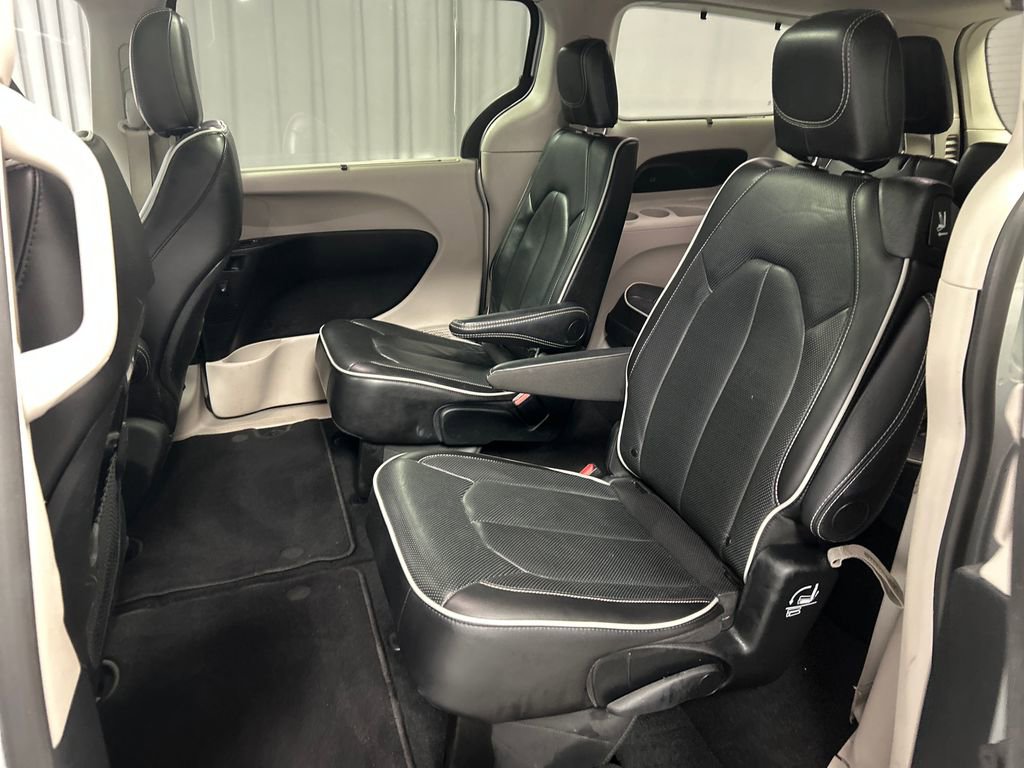 Used 2024 Chrysler Pacifica Limited image 24