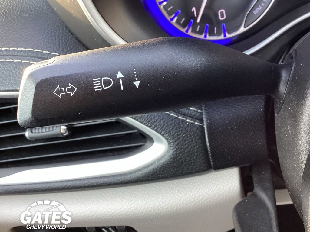 Used 2021 Chrysler Pacifica Touring-L FWD image 27