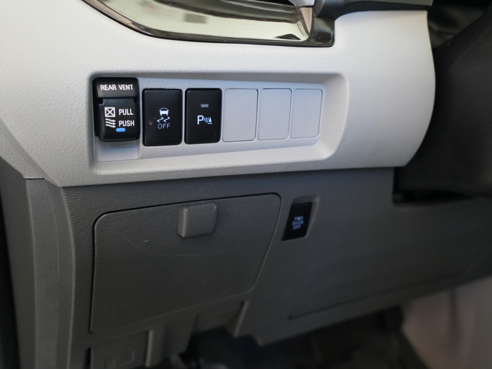 Used 2020 Toyota Sienna XLE Premium AWD/4WD image 22