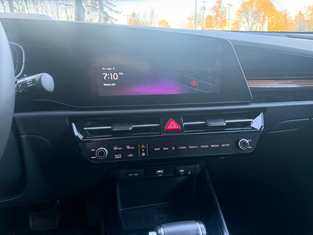 Certified 2025 Kia Niro EX image 15