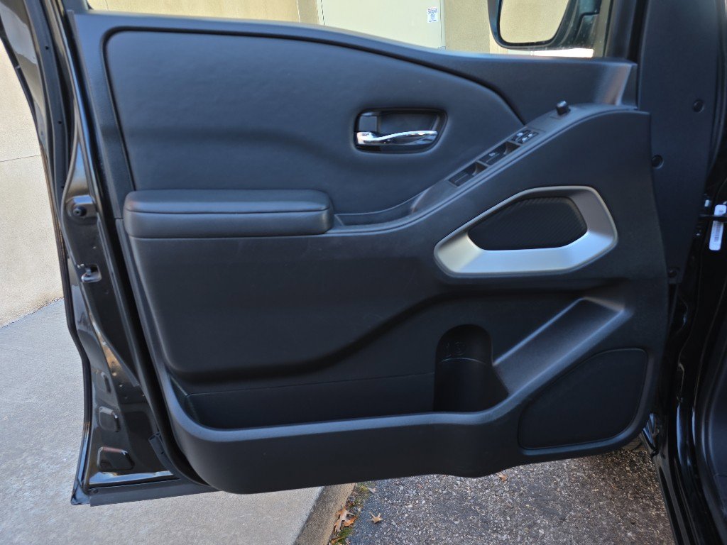 Used 2022 Nissan Frontier SV image 14