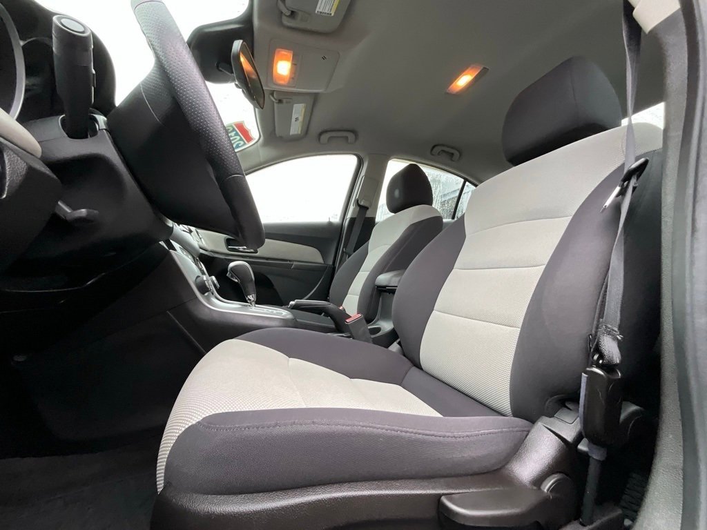 Used 2013 Chevrolet Cruze LS image 11