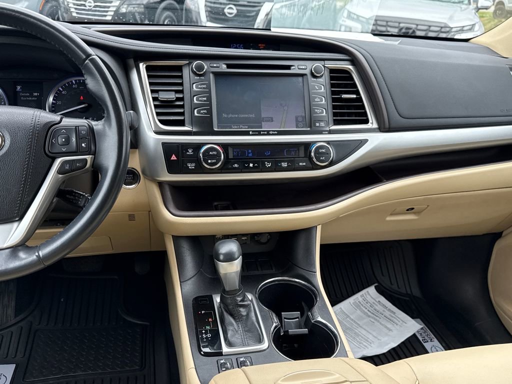 Used 2019 Toyota Highlander XLE image 18