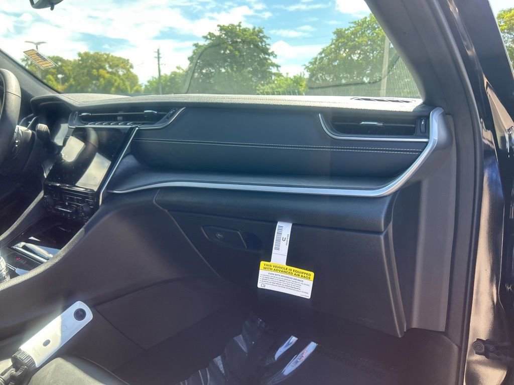 Certified 2024 Jeep Grand Cherokee Limited image 25