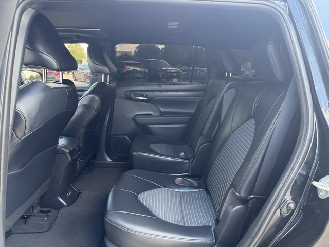 Used 2022 Toyota Highlander XSE FWD image 27