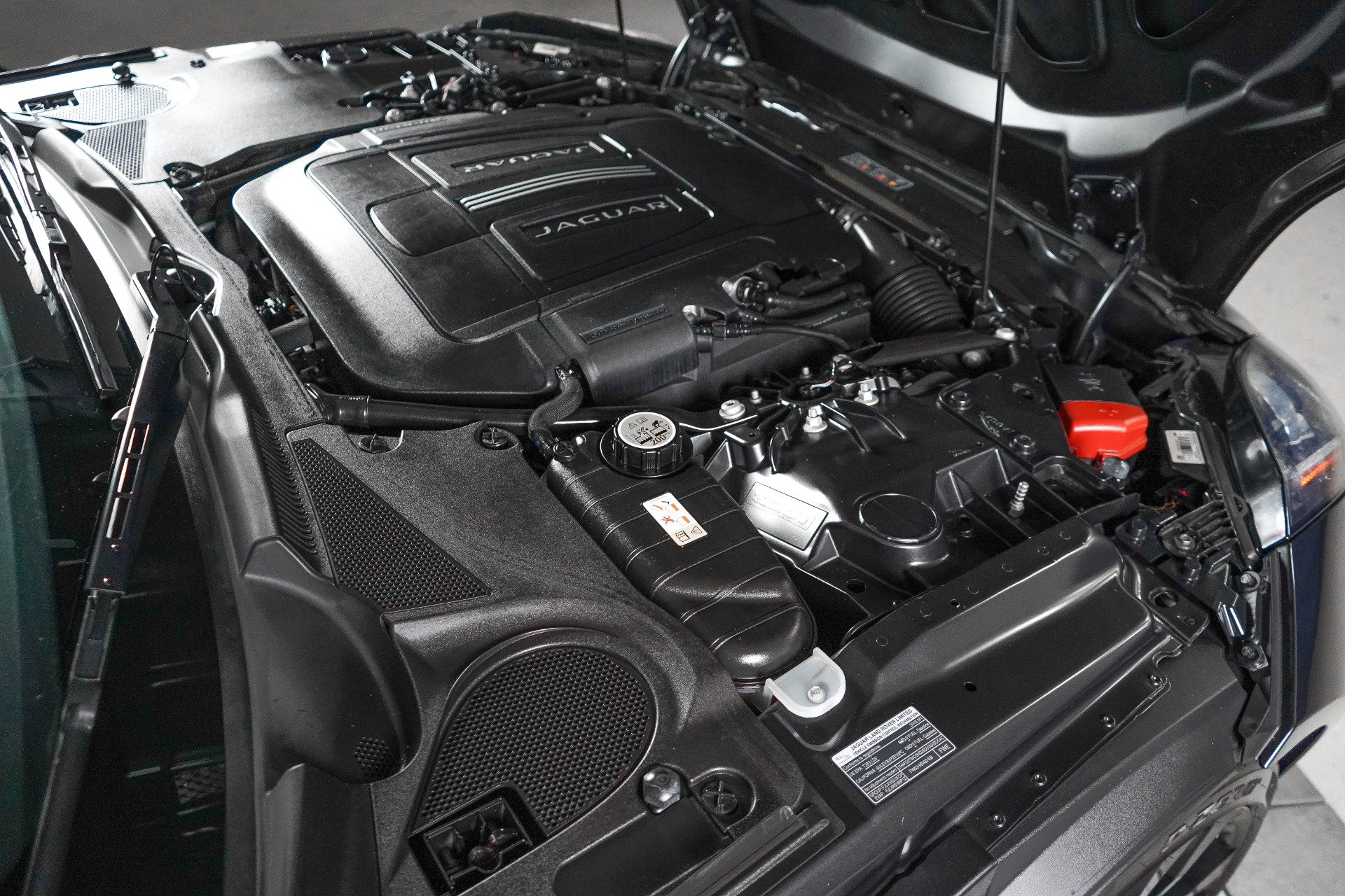 Used 2015 Jaguar F-TYPE S RWD image 38