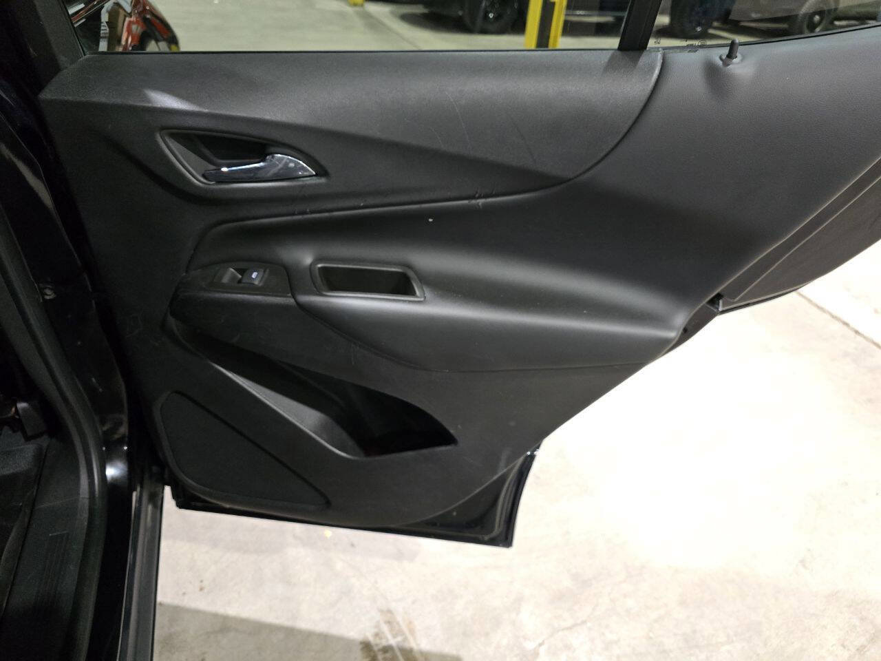 Used 2020 Chevrolet Equinox LT w/ Midnight Edition AWD/4WD image 32