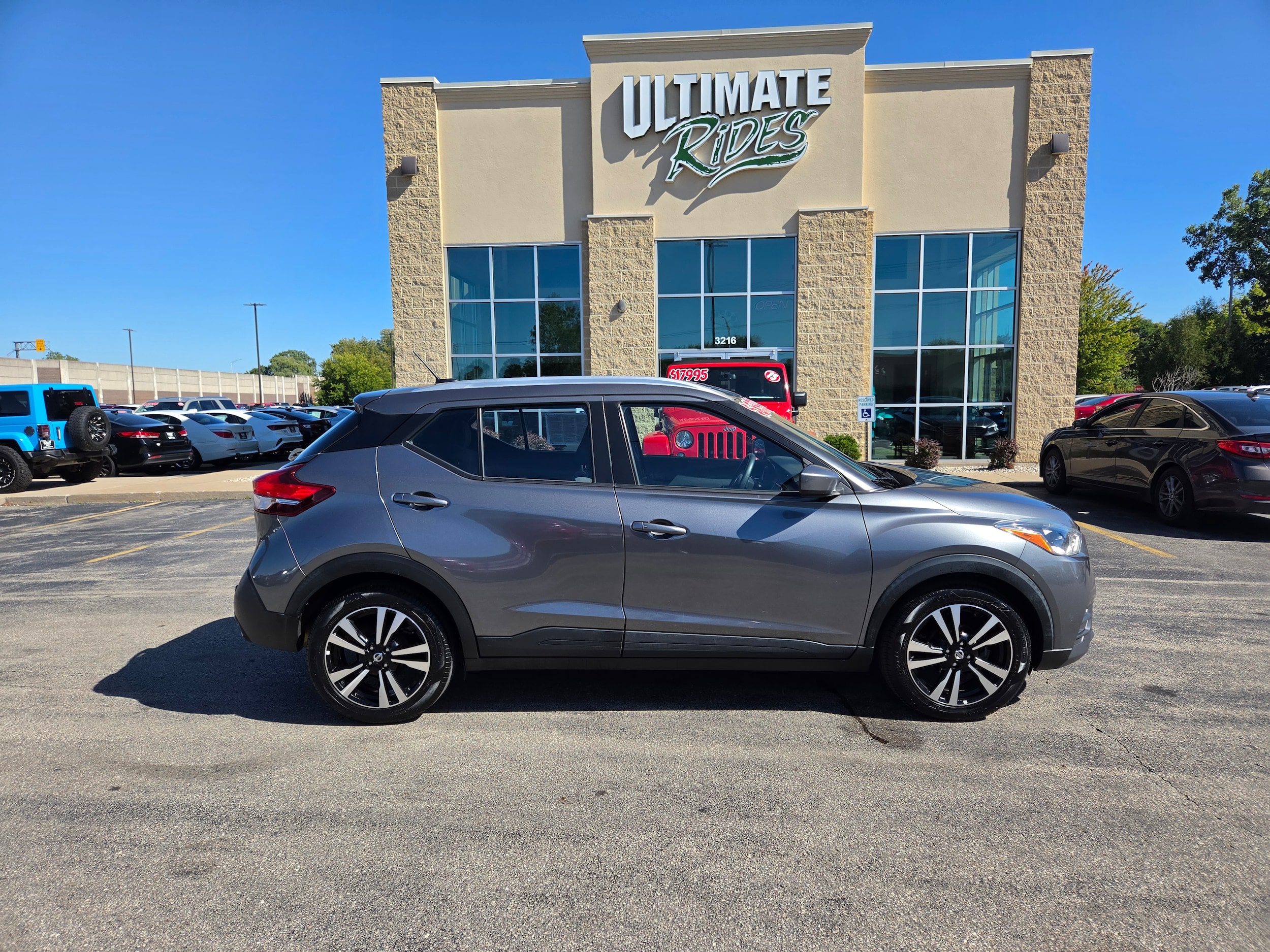 Used 2020 Nissan Kicks SV FWD image 1