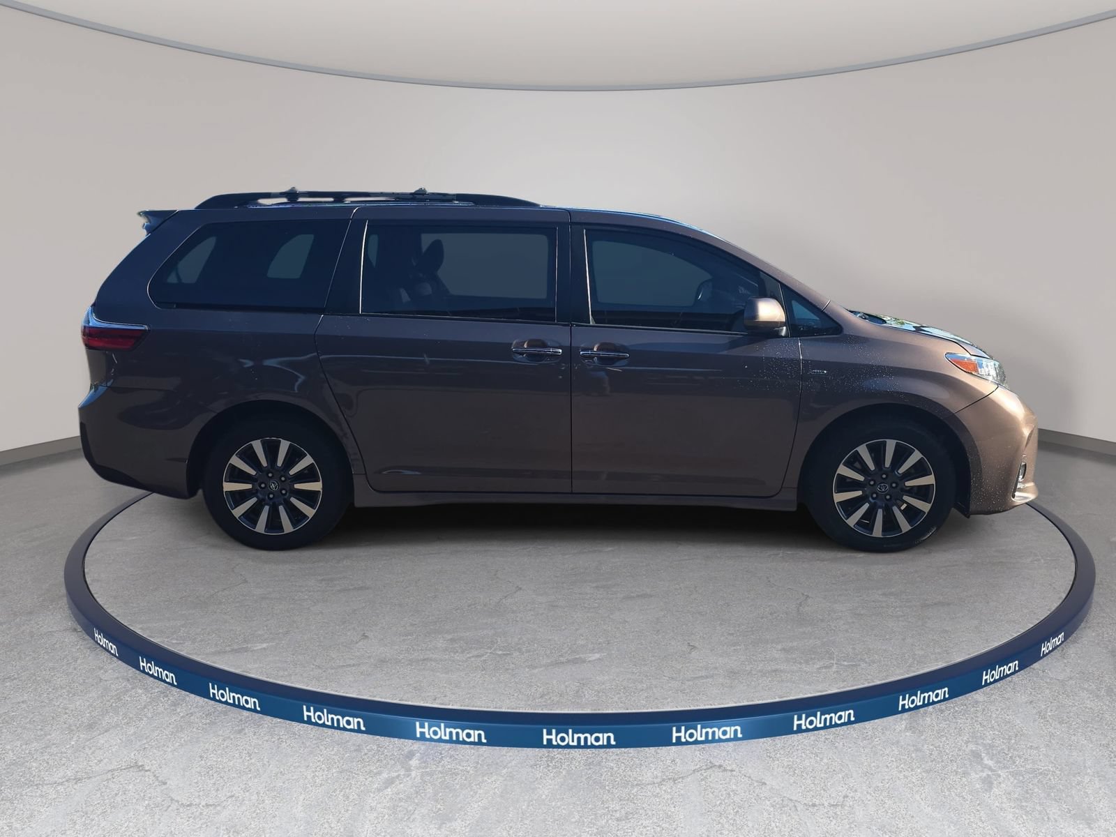 Used 2018 Toyota Sienna XLE w/ XLE Navigation Package AWD/4WD image 5