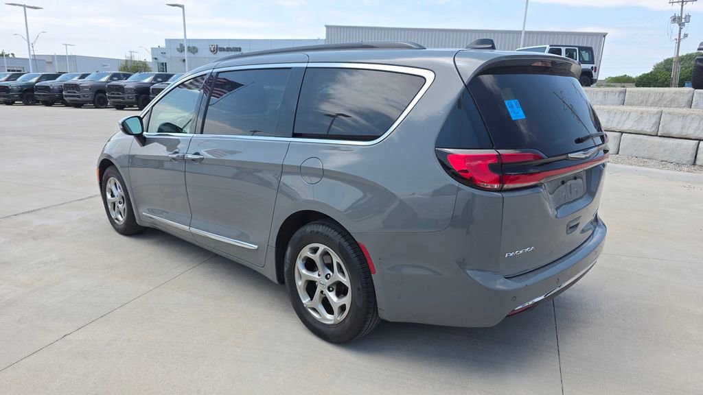 Used 2023 Chrysler Pacifica Limited FWD video 3