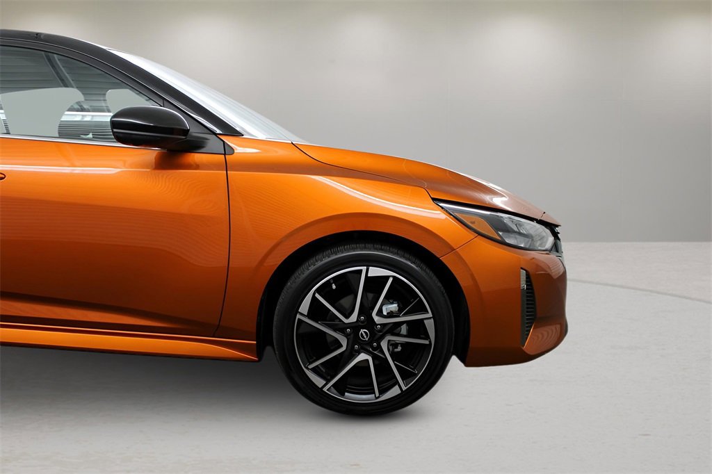 Used 2025 Nissan Sentra SR w/ SR Premium Package image 13