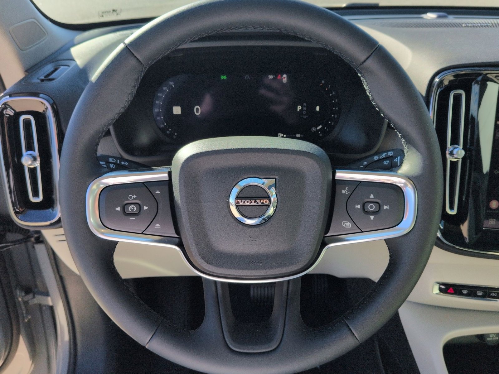 New 2026 Volvo XC40 B5 Ultra w/ Protection Package Premier image 16