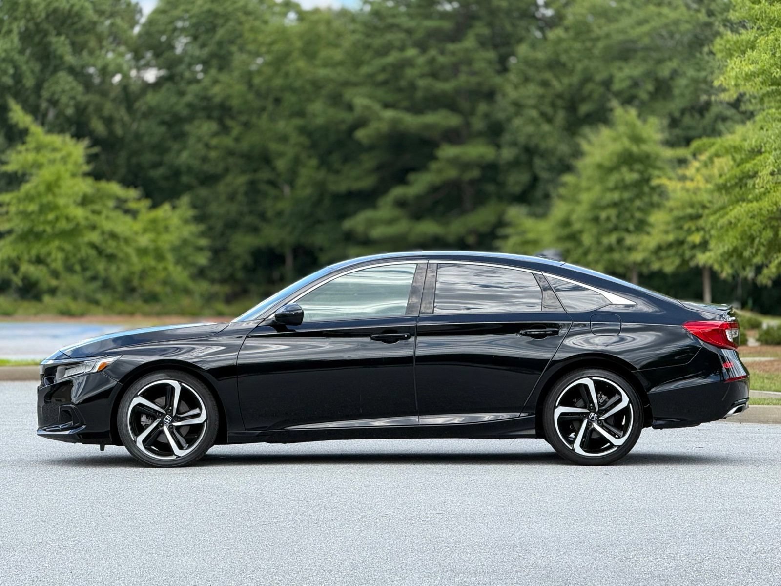 Used 2022 Honda Accord Sport image 9