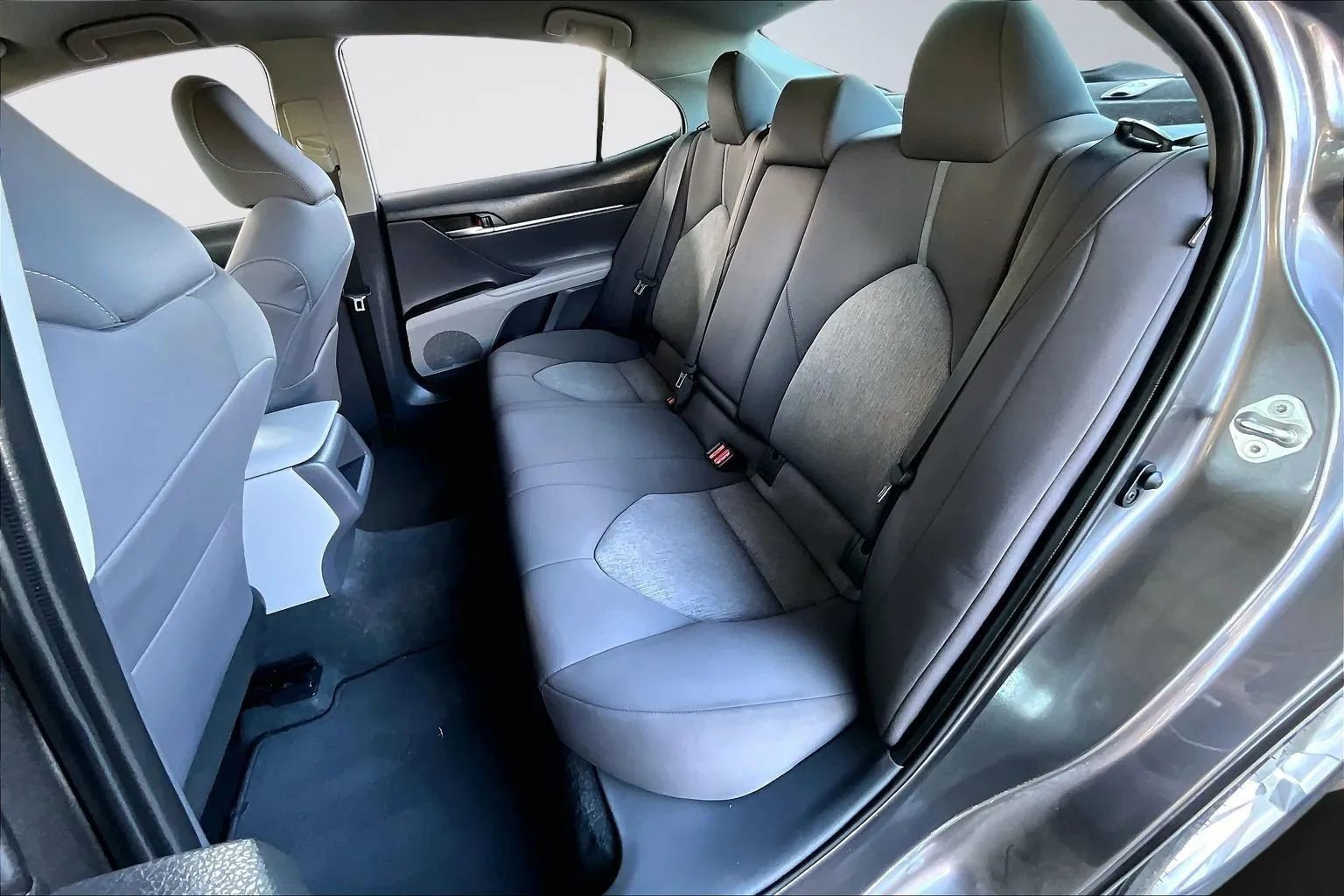 Used 2022 Toyota Camry LE FWD image 19