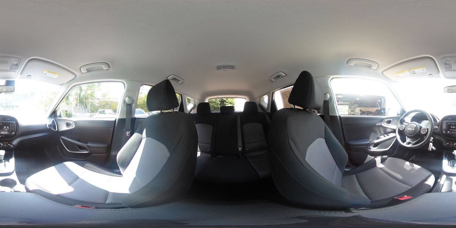 Used 2025 Kia Soul LX w/ LX Technology Package FWD image 39