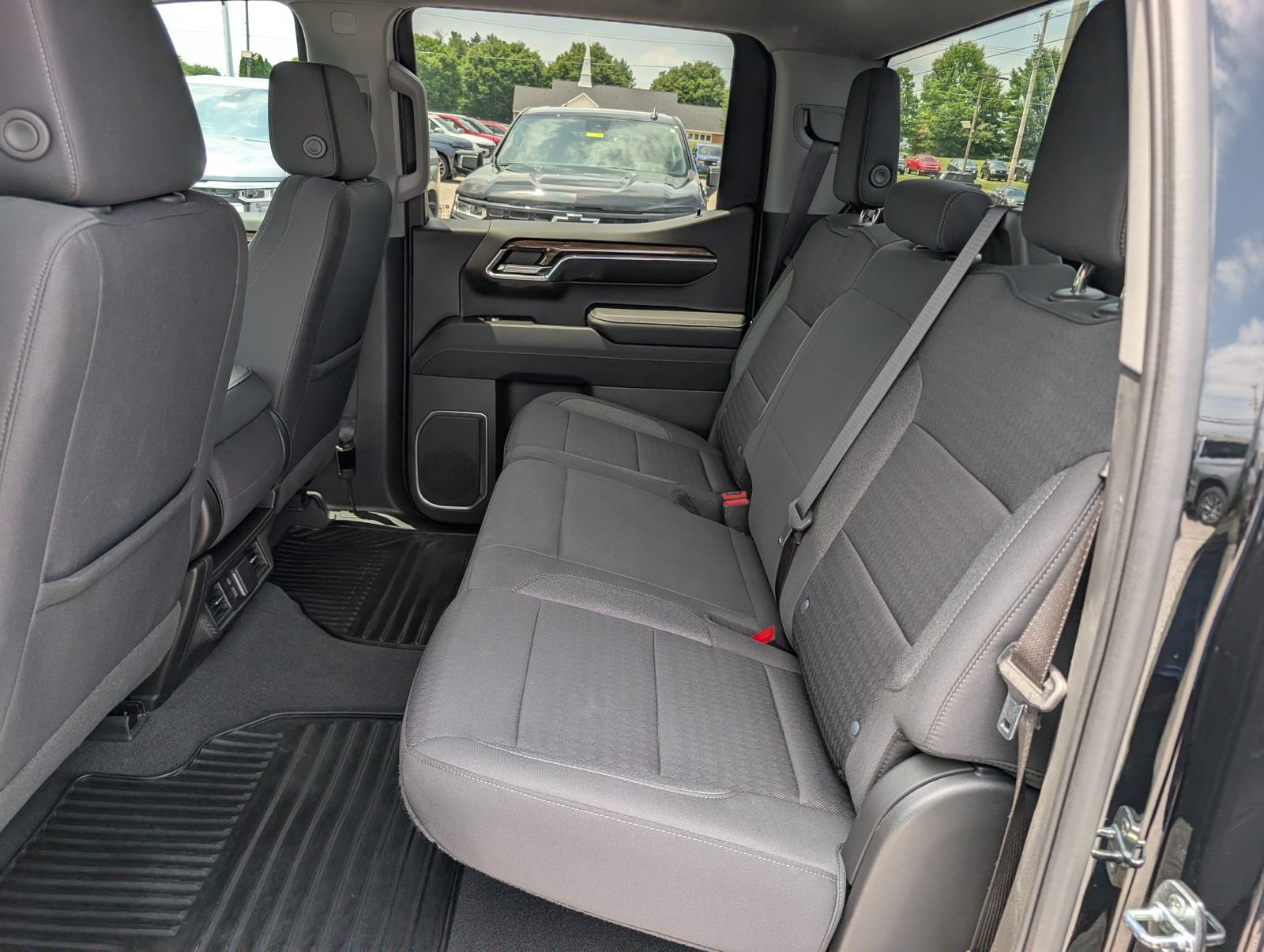 Used 2023 Chevrolet Silverado 1500 LT AWD/4WD image 15