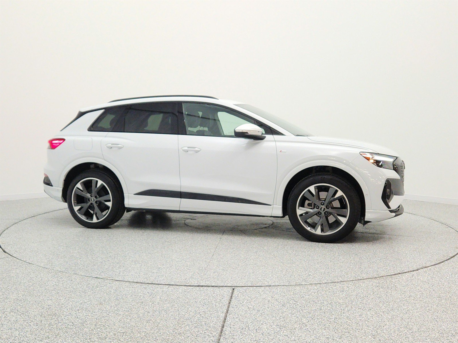 Used 2024 Audi Q4 e-tron Premium Plus w/ Premium Plus AWD/4WD image 4