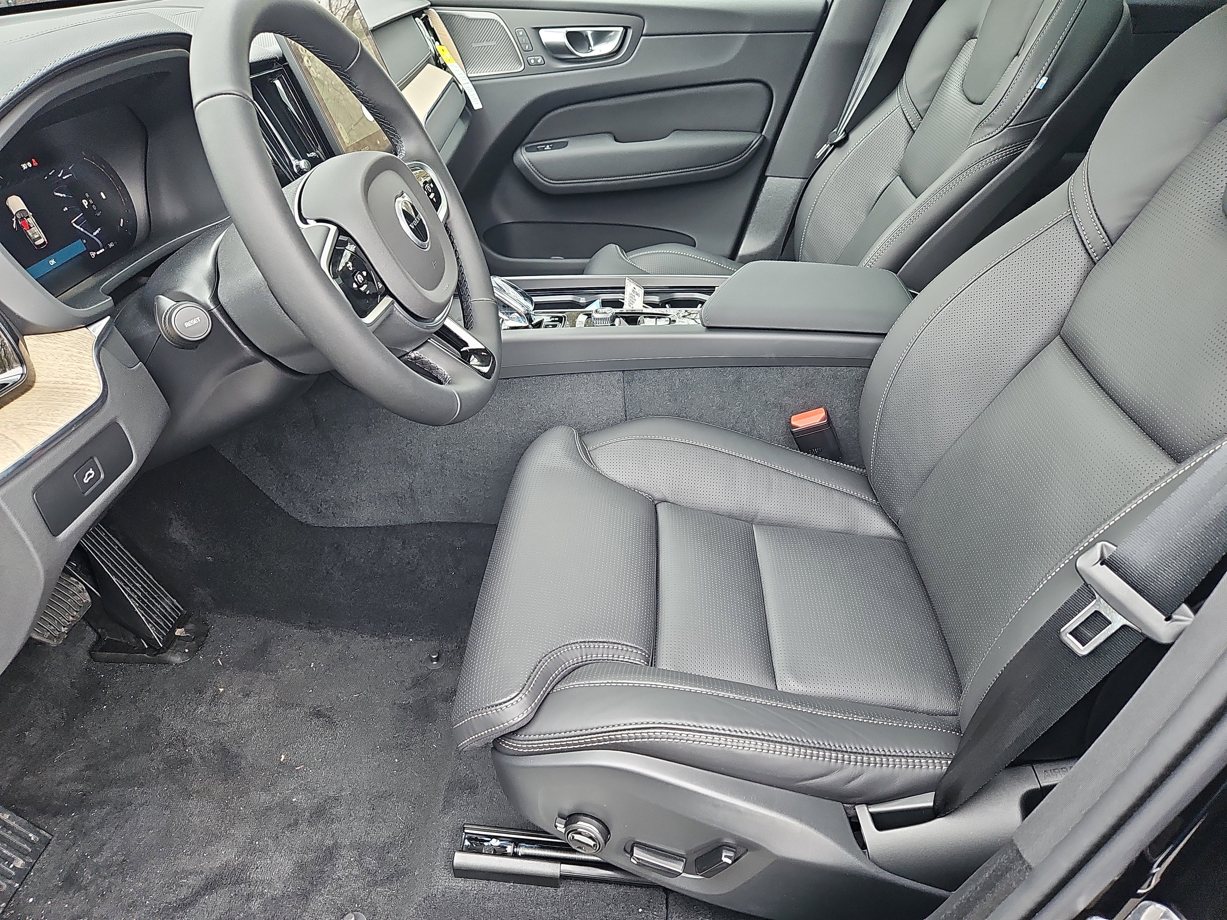 New 2026 Volvo XC60 B5 Ultra w/ Protection Package Premier image 22