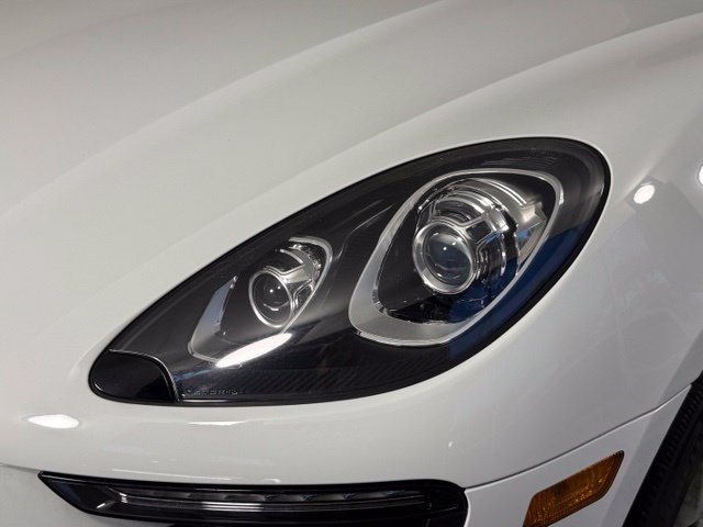 Used 2018 Porsche Macan AWD/4WD image 12