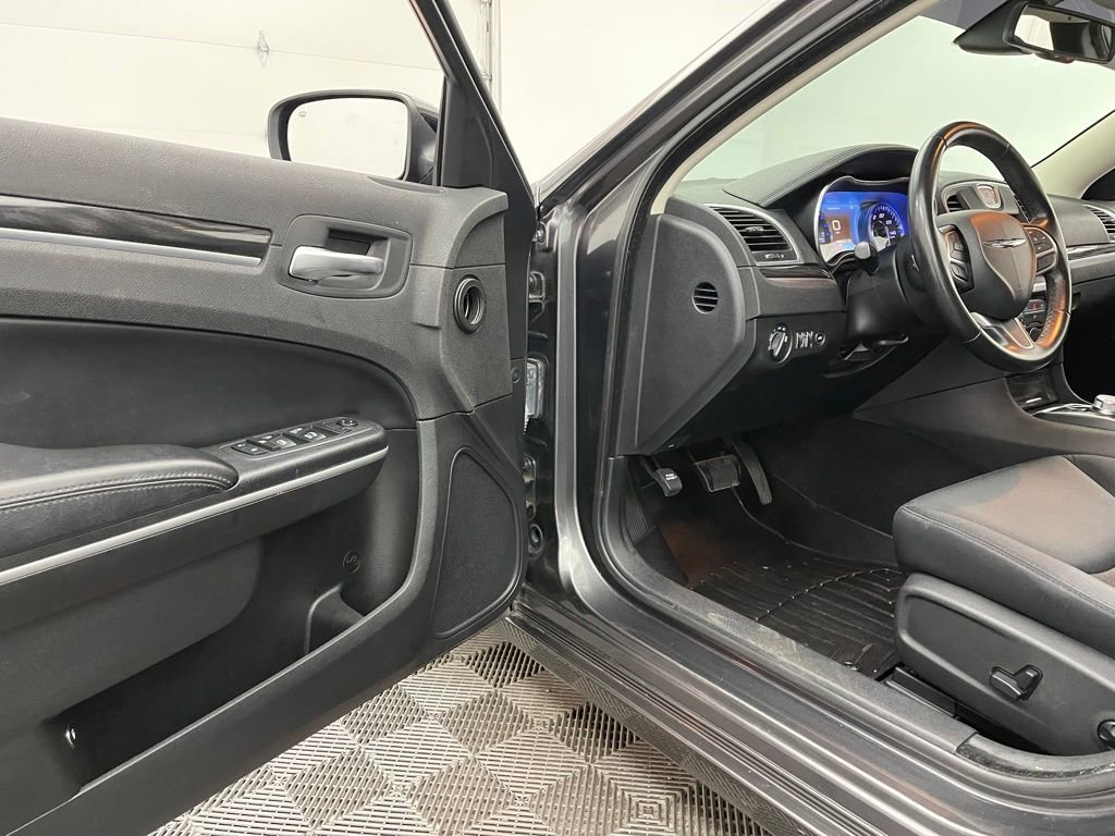 Used 2019 Chrysler 300 Touring w/ Sport Appearance Package RWD image 13