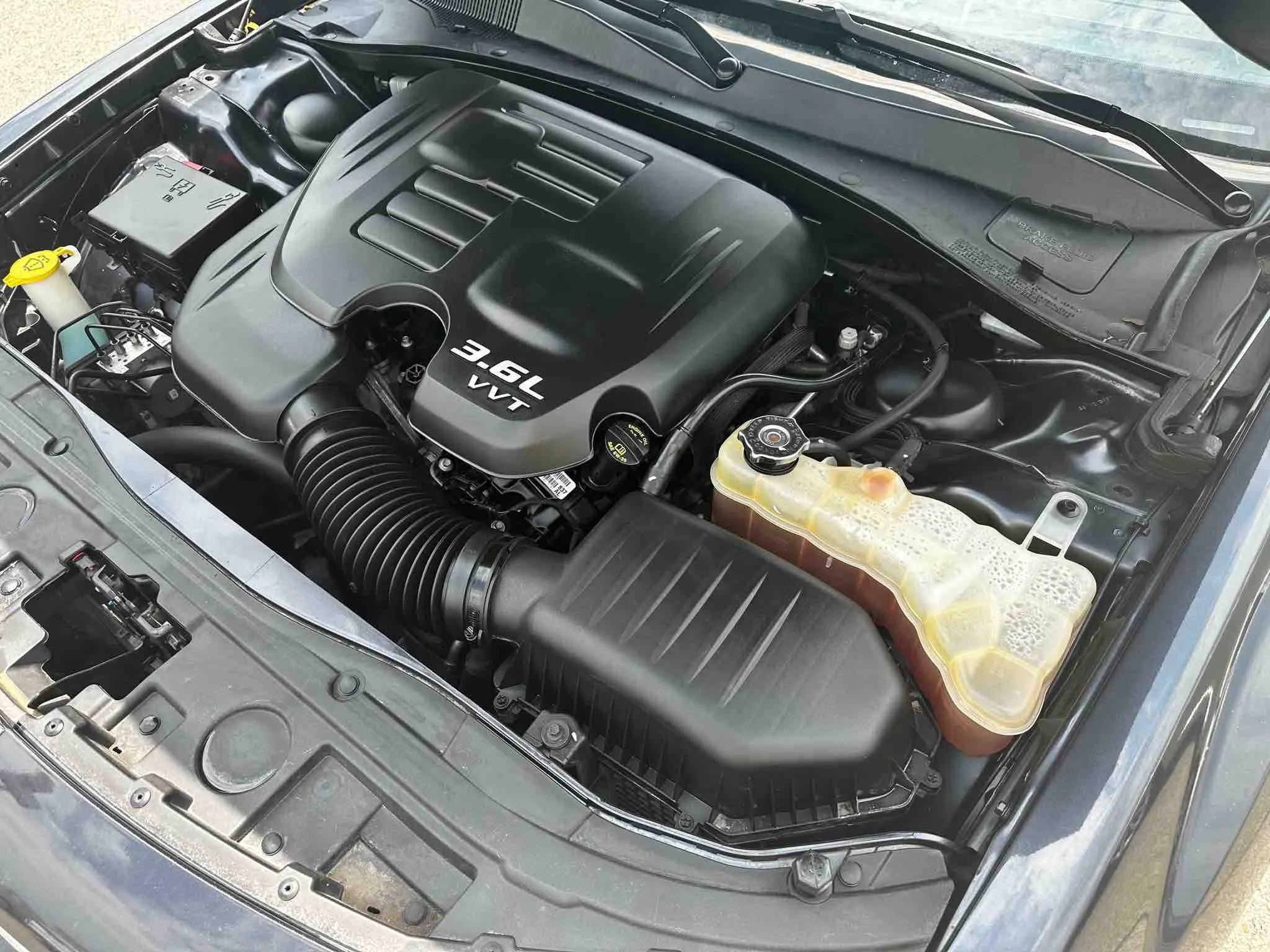 Used 2018 Chrysler 300 Touring w/ Driver Convenience Group image 18