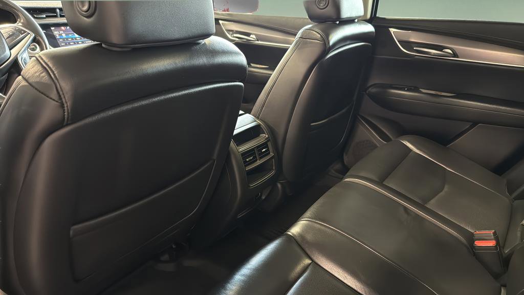 Used 2018 Cadillac XT5 Luxury w/ Driver Awareness Package image 15