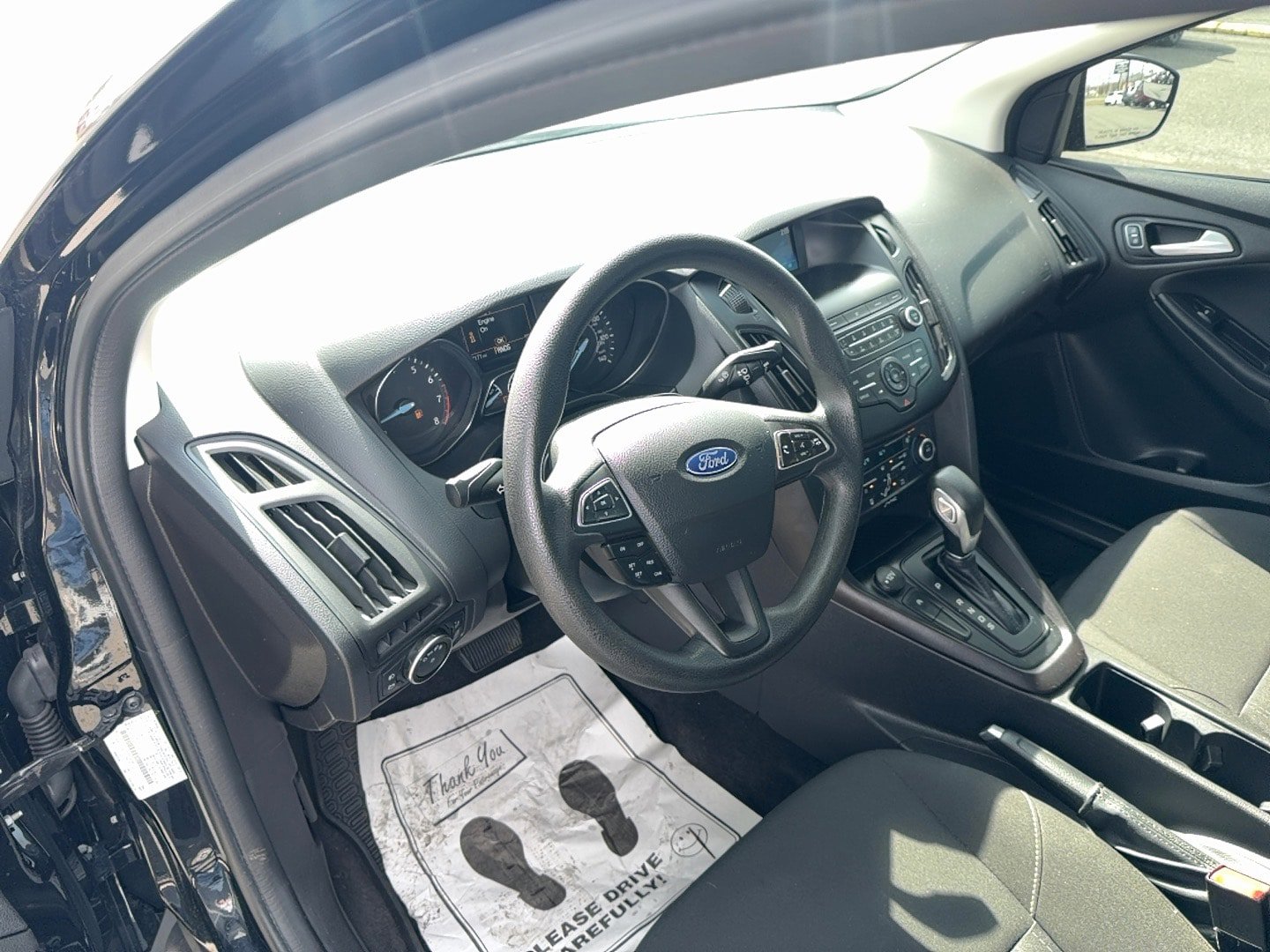 Used 2018 Ford Focus SE w/ SE Appearance Package image 14