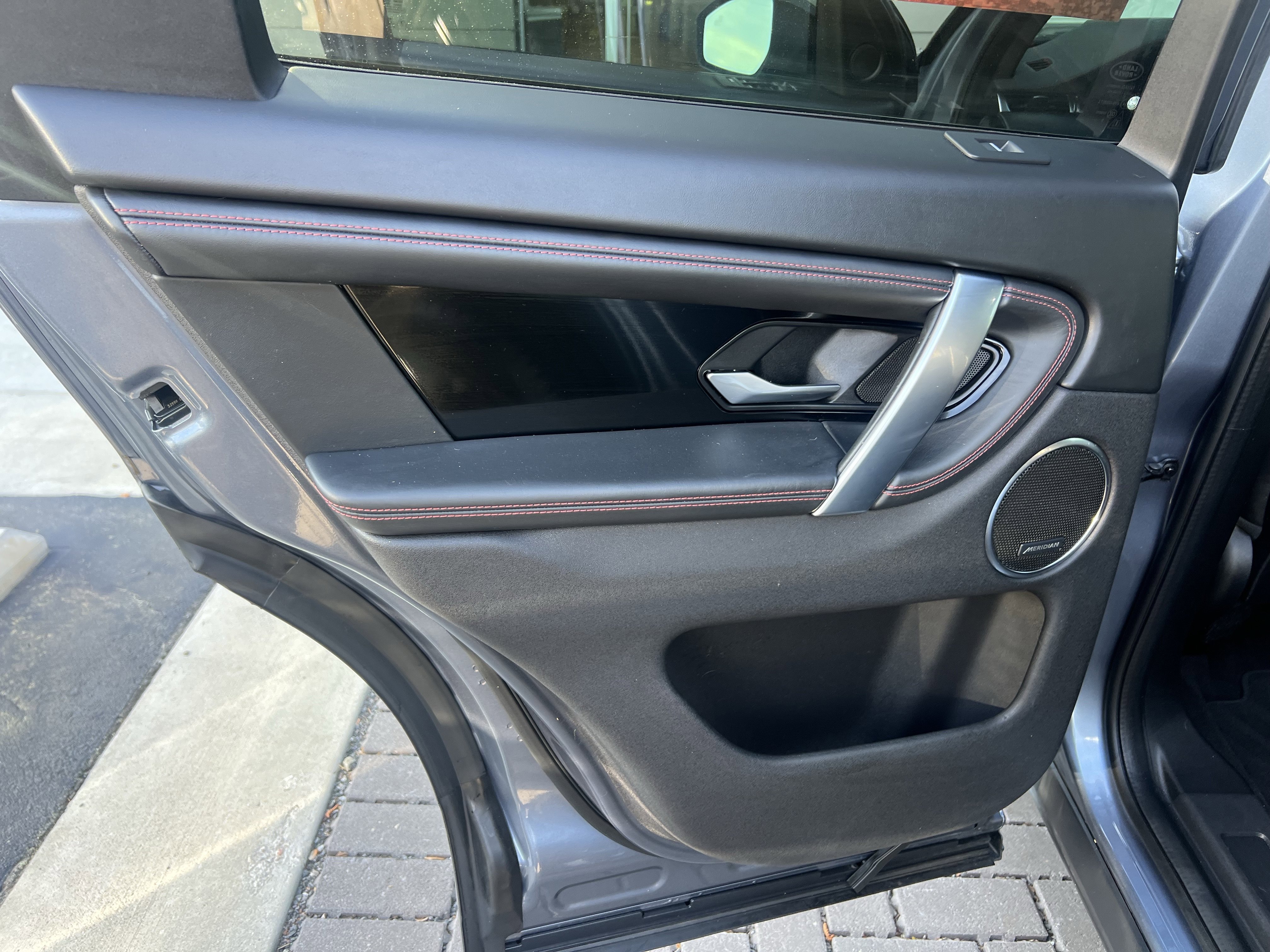 Used 2020 Land Rover Discovery Sport SE R-Dynamic image 28