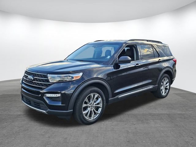 Certified 2022 Ford Explorer XLT w/ Equipment Group 202A image 7