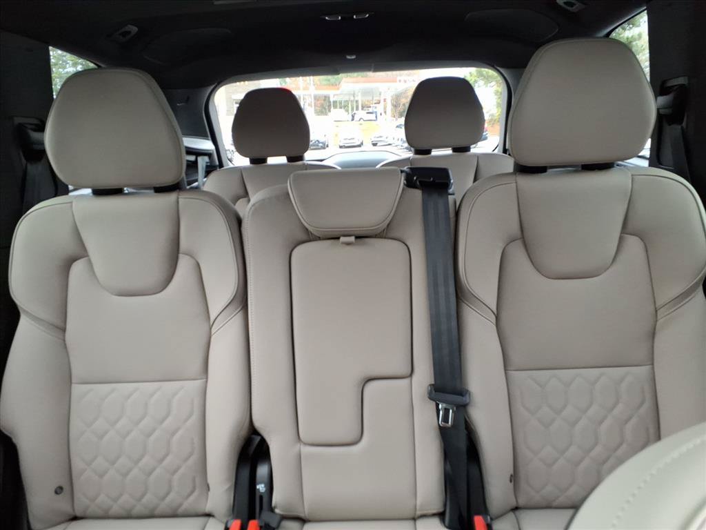 New 2026 Volvo XC90 B6 Plus w/ Protection Package Premier AWD/4WD image 16
