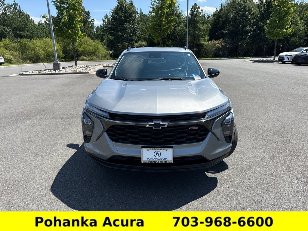 Used 2024 Chevrolet Trax RS w/ Sunroof Package FWD image 2