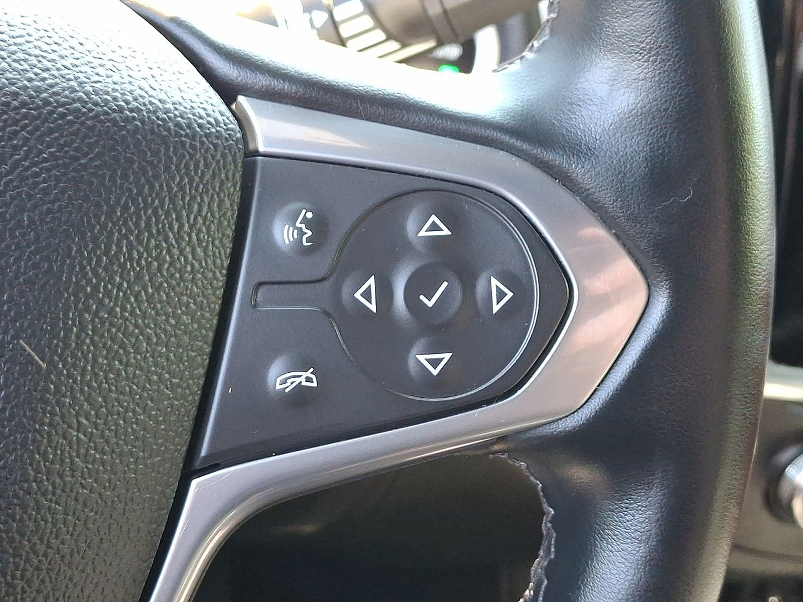 Certified 2023 Chevrolet Traverse LT FWD image 18