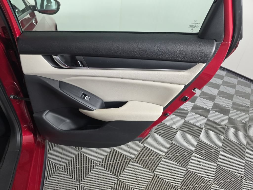 Used 2018 Honda Accord EX image 34