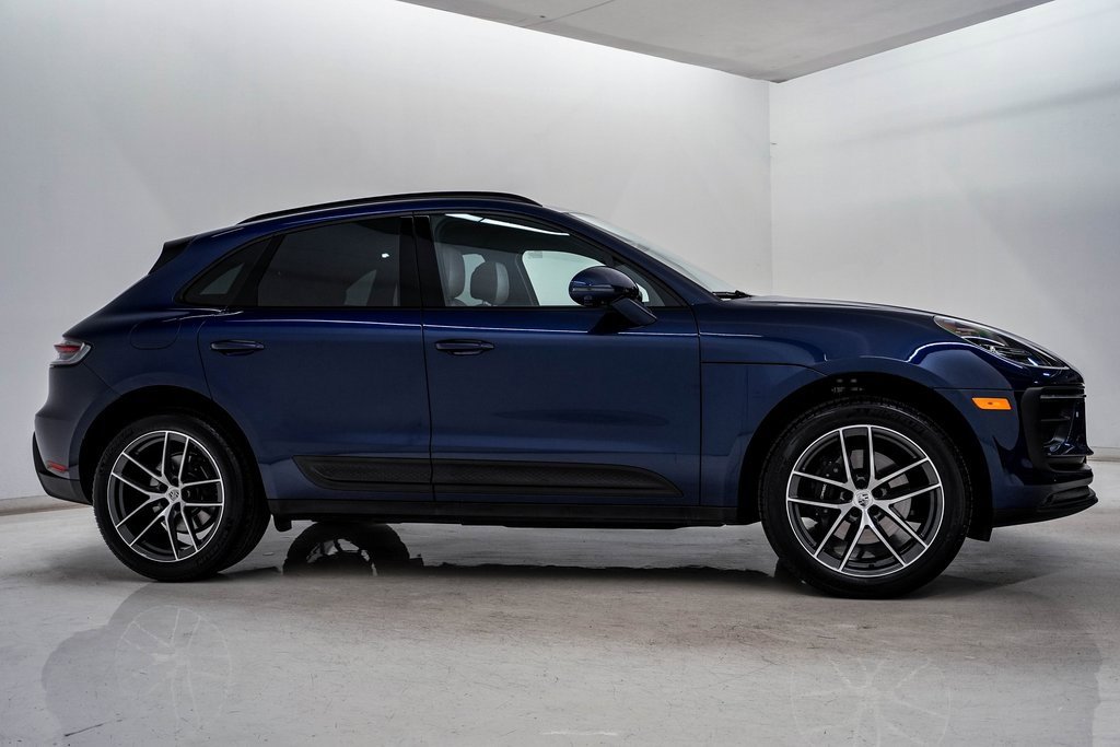 Certified 2025 Porsche Macan image 9