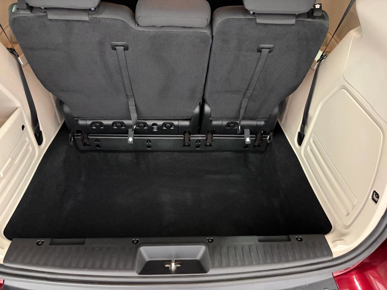 Used 2019 Dodge Grand Caravan SE FWD image 23